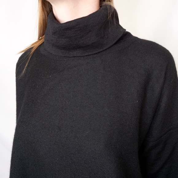 CUYANA Alpaca Oversized Turtleneck Sweater 0709 - Picture 6 of 8